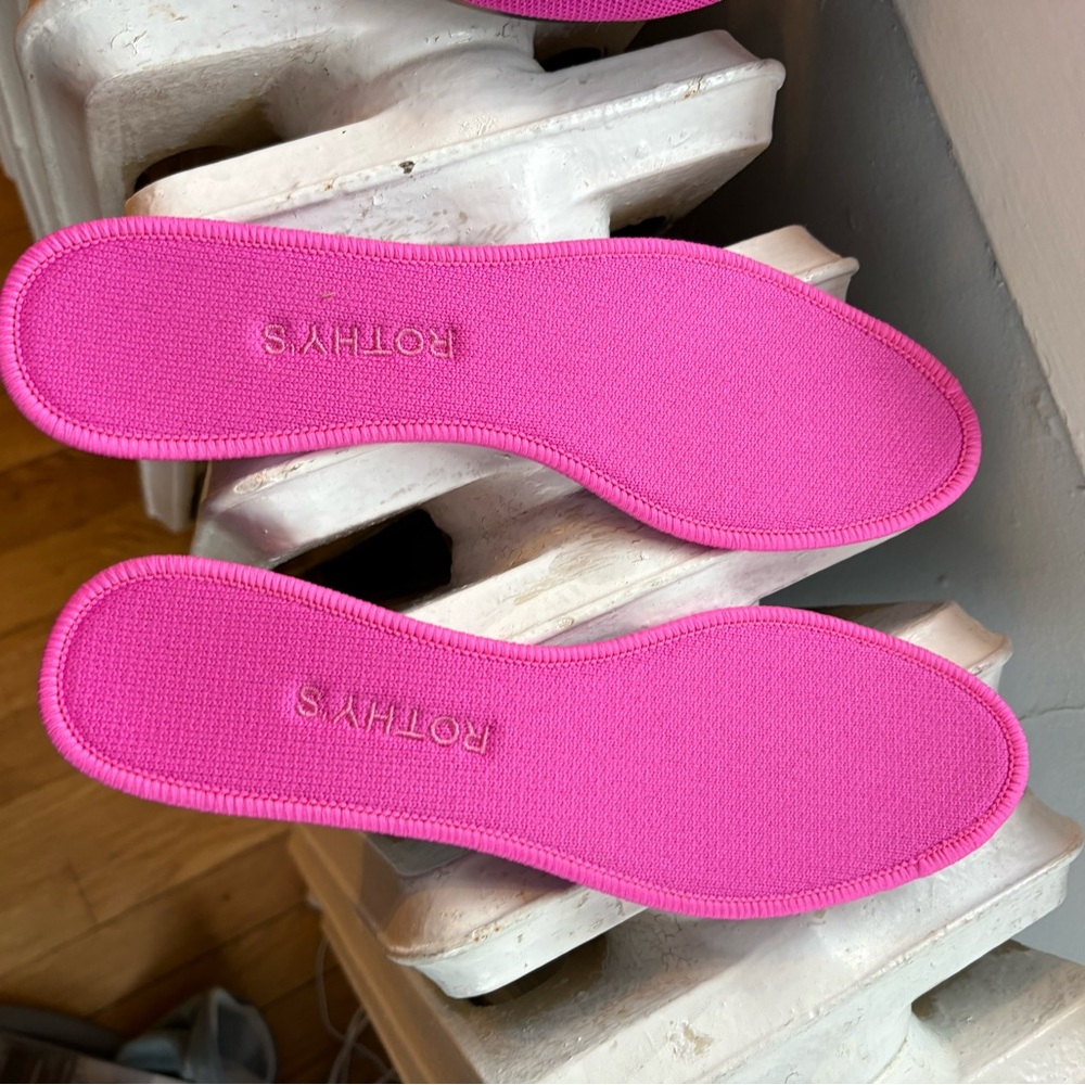 Rothy's Dragonfruit Flats. NWT. Size 9 - Picture 5 of 7